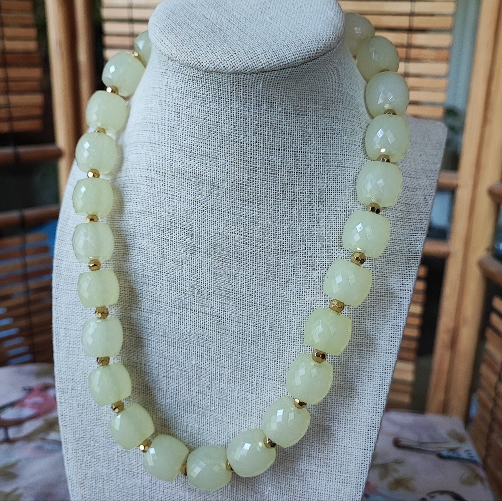 Lemoncello Lemonade Faceted Pale Lemon Yellow Faceted Lucite Necklace Vintage - Picture 2 of 15
